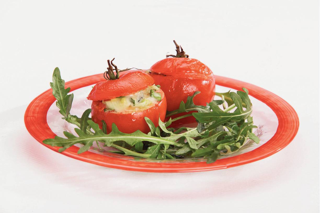 Met blauwaderkaas gevulde tomaten
