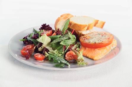 Rucolasalade met zalm uit de oven