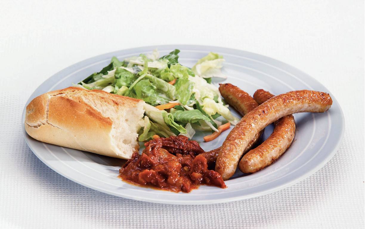 Worstjes met saus van zongedroogde tomaten