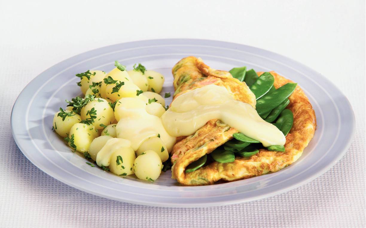 Omelet met zalm en Hollandaisesaus