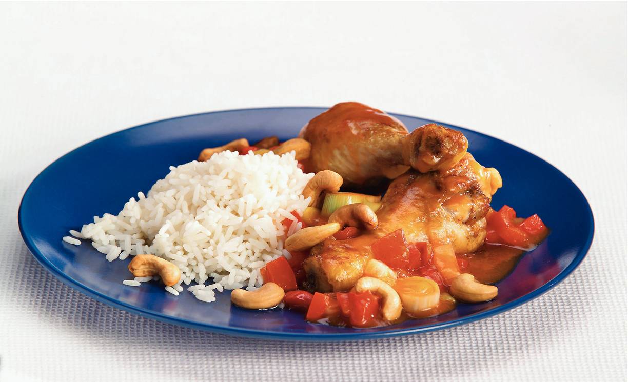 Chinese zoetzure drumsticks met prei