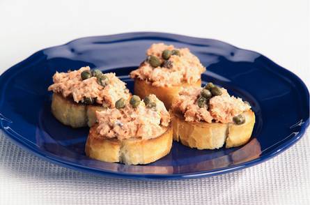 Crostini's met zalmspread