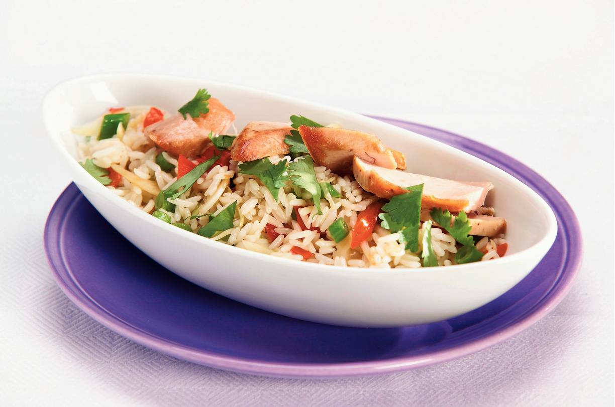 Lauwwarme oosterse salade met tonijnsteak