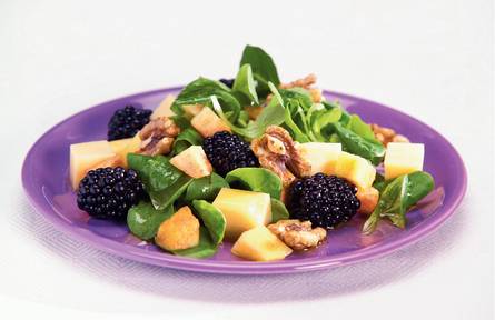Salade met zomerfruit en balsamicodressing