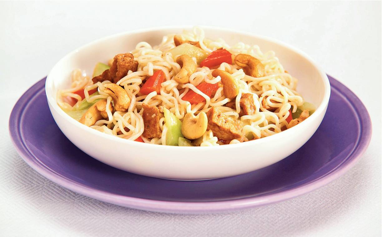 Woknoedels met paksoi en tofu