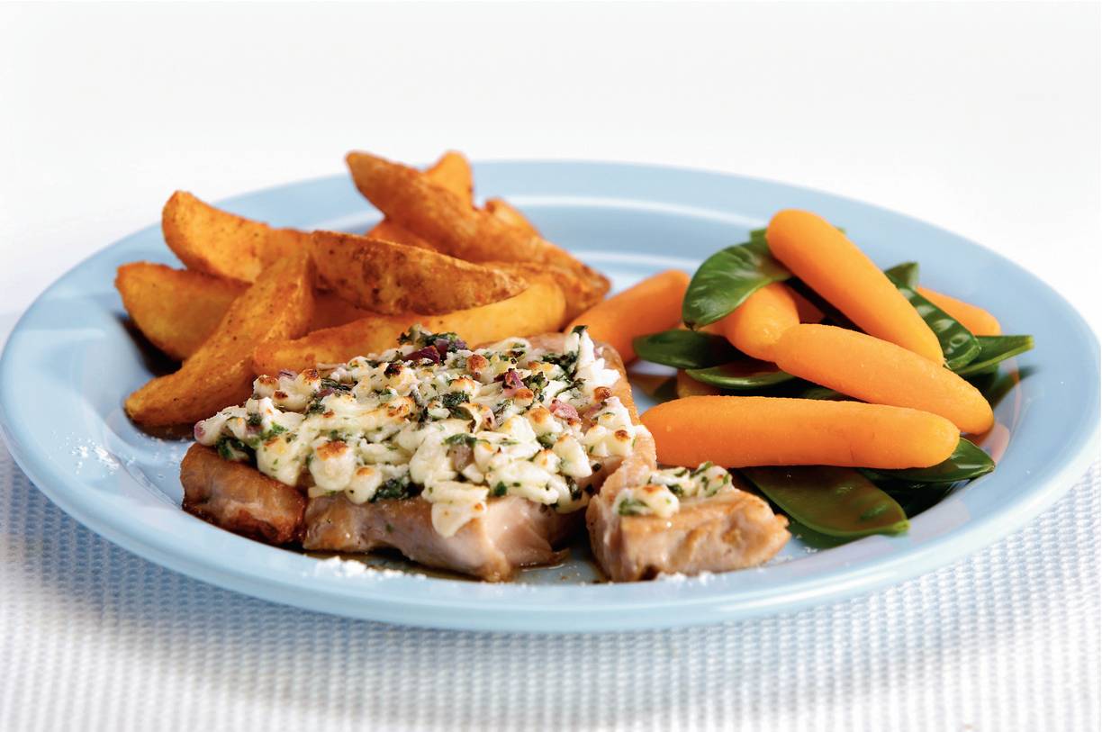 Tonijnsteak met zout kaaskorstje