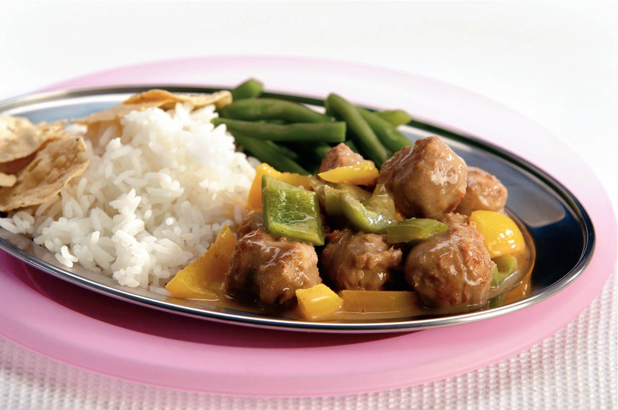 Braadworstcurry met sperziebonen