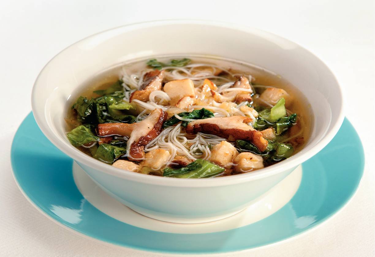 Woksoep met andijvie, mihoen en shii-take