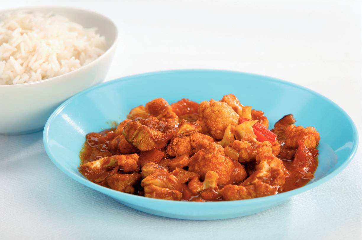 Indiase curry van karbonades met bloemkool