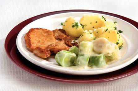 Prei met kaas-roomsaus en karbonade
