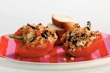 De vulling is anders dan anders, met olijven, tomaat en... couscous!