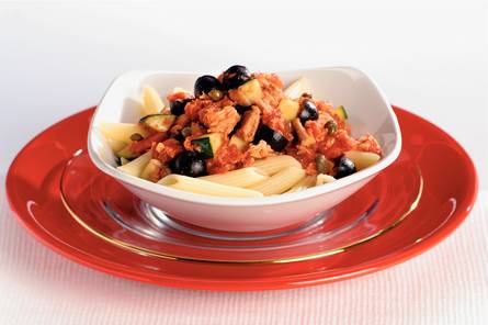 Pasta met mediterrane tonijnsaus