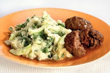 Stamppot paksoi met satéballetjes