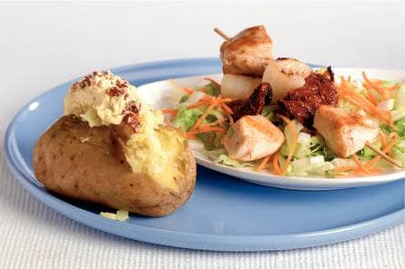 Gepofte aardappels met knoflooktopping