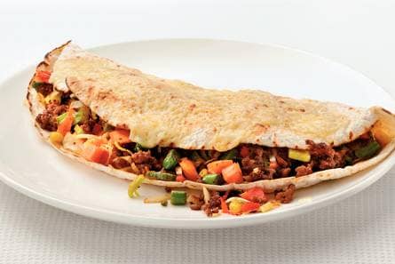Gegratineerde tortilla's met Mexicaans gehakt