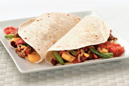 Snelle tortilla's met gehakt en tacosaus