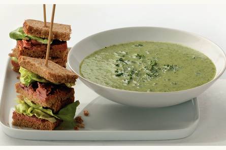 Broccolisoep met patétorentjes