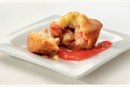 Cakejes met verse aardbeiensaus