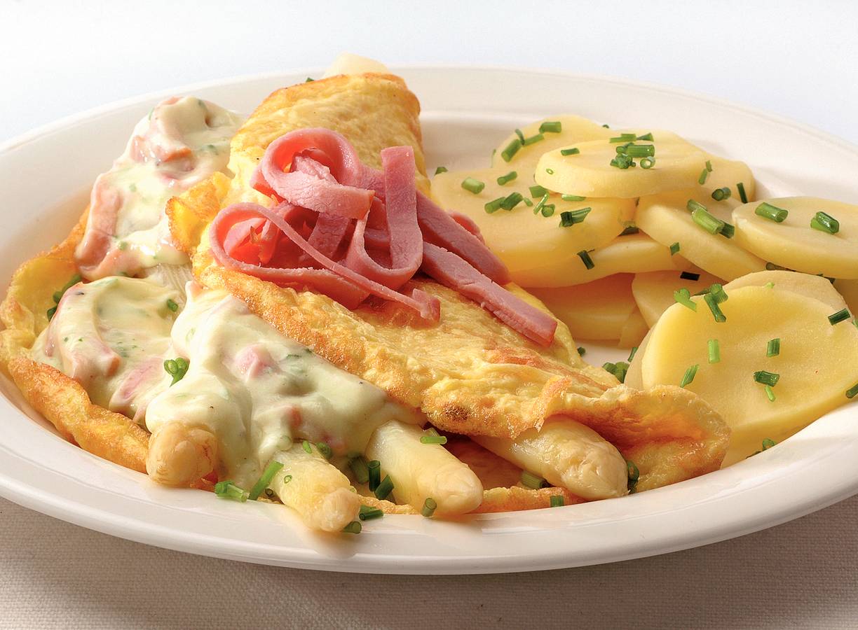 Aspergeomelet met ham en aardappels