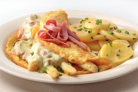 Aspergeomelet met ham en aardappels