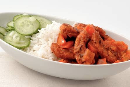Vegetarische masala met komkommersalade