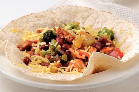 Tortilla met roerbakgroenten en tofu