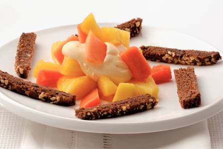 Tro­pi­sche fruit­sa­la­de met ad­vo­caat­room