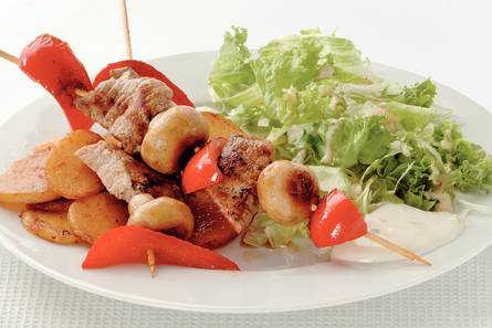 Kalfsschnitzelspies met aardappelschijfjes