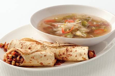 Knoflook-koriandersoep met wokrolletjes