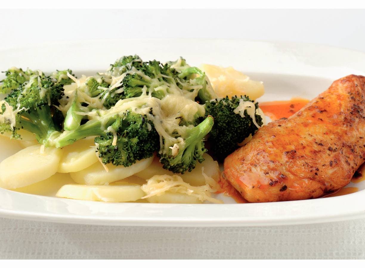 Broccolischotel met kipfilet Kentucky