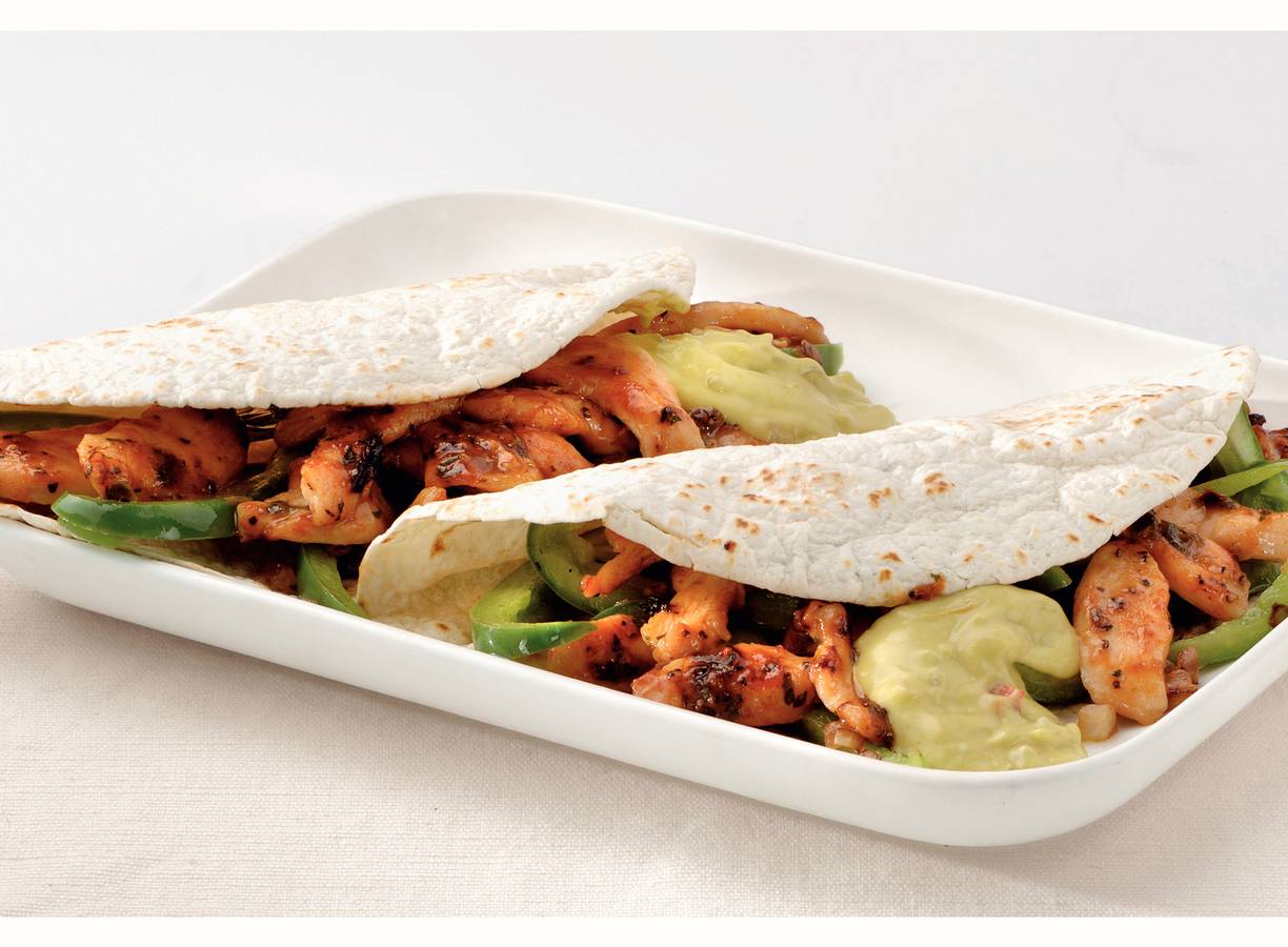 Kipfajita met romige guacamole
