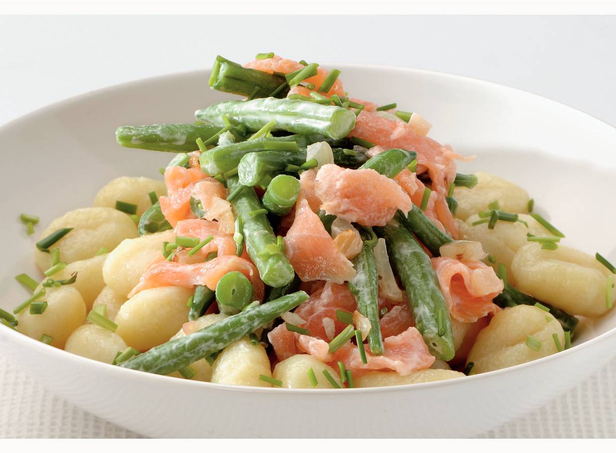 Gnocchi met gerookte zalm en sperziebonen