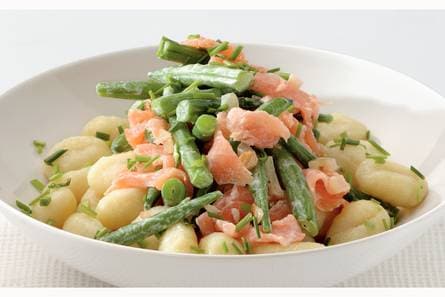 Gnocchi met gerookte zalm en sperziebonen