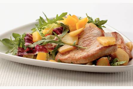 Lauwwarme salade met appel en kalkoen