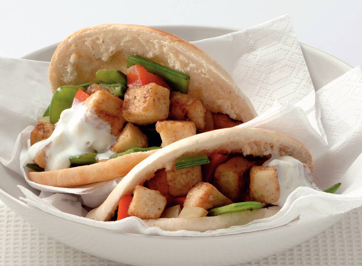 Gevulde pita's met yoghurtsaus