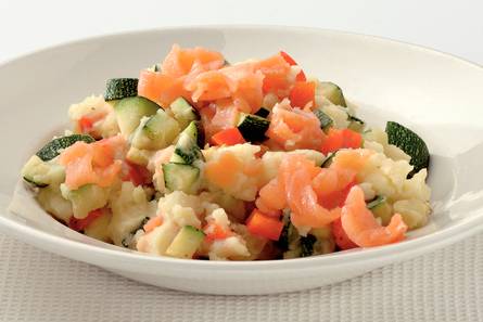 Courgettestamppot met gerookte zalm