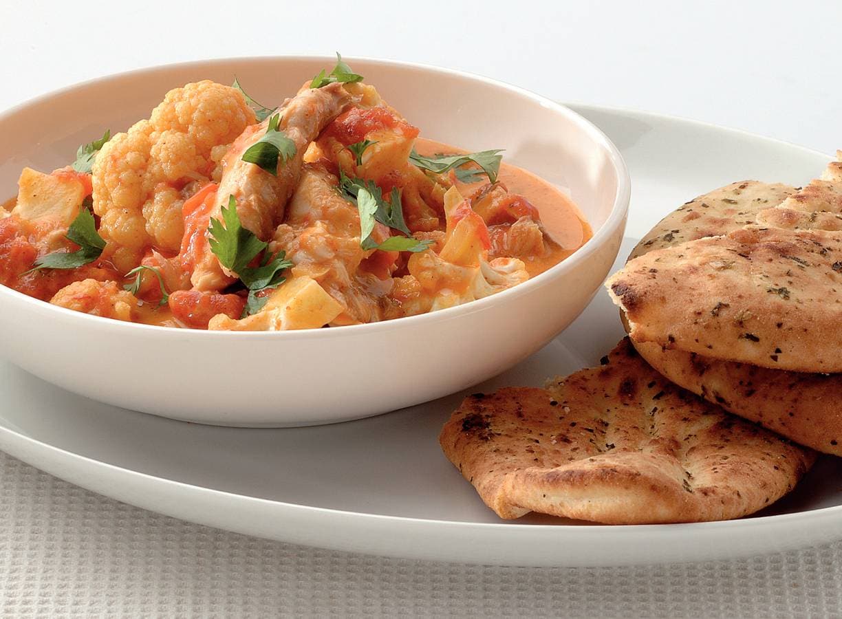 Makreelcurry met naanbrood