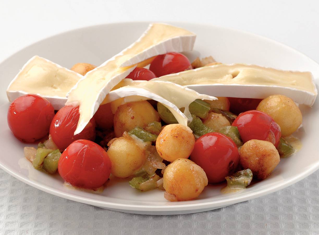Tomatensalade met krieltjes en brie