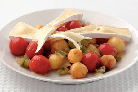 Zomerse aardappelsalade met brie