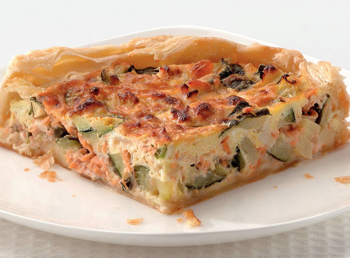 Hartige courgettetaart met zalm