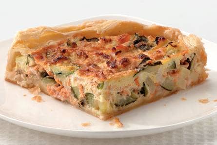 Hartige courgettetaart met zalm