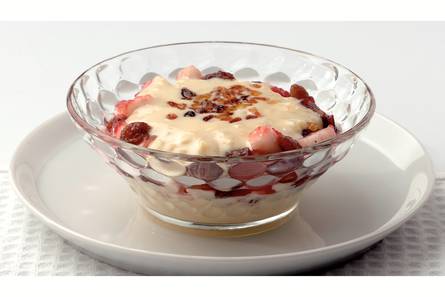 Rijstdessert met vruchtencompote