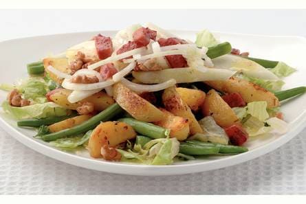 Lauwwarme aardappelsalade met spekblokjes