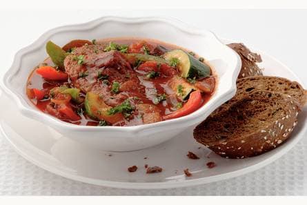 Runderstoofschotel met ratatouille