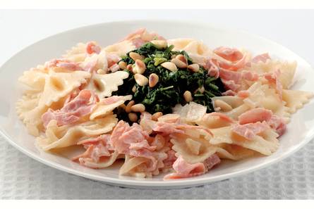 Farfalle met romige hamsaus
