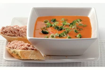 Vissoep met tonijnstokbrood