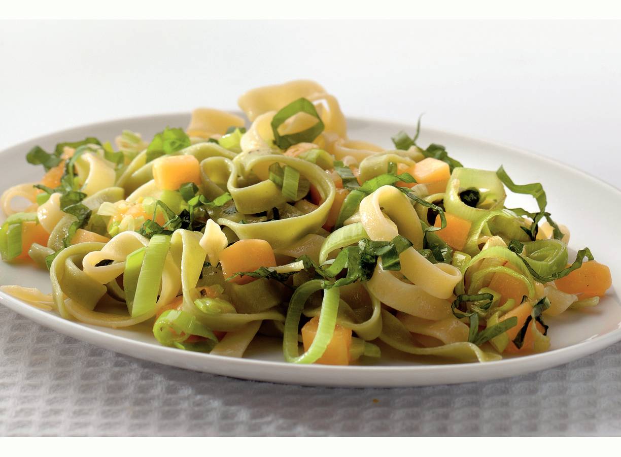 Lintpasta met prei en oude kaas