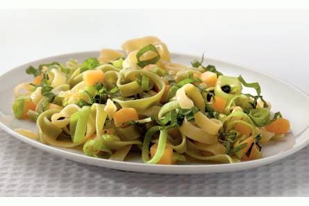 Lintpasta met prei en oude kaas