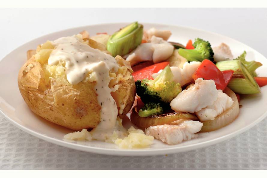 Pofaardappel met roerbakgroenten en vis - Recept - Allerhande - Albert Heijn-image