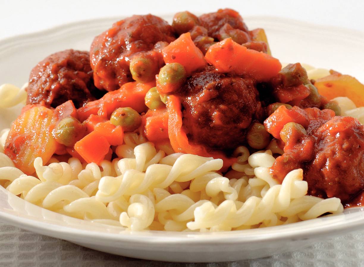 Krinkelpasta met kreukelgroente en balletjes